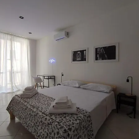O'tuocc A Chiaia Apartment *